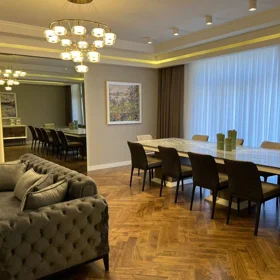 In Baku 215.0 m² apartment is for rent - Image 2