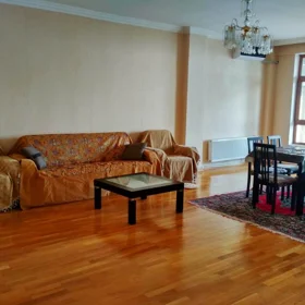 In Baku 130.0 m² apartment is for rent - Image 2