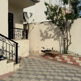 In Baku 110.0 m² house with 4.0 rooms is for sale - Image 2