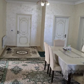 In Baku 300.0 m² house with 8.0 rooms is for sale - Image 3