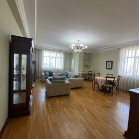 In Baku 130.0 m² apartment is for rent - Image 3