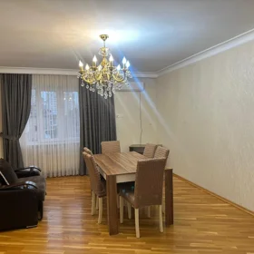 In Baku 140.0 m² apartment is for rent - Image 2