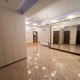 In Baku 200.0 m² apartment is for rent - Image 3
