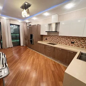 In Baku 200.0 m² apartment is for rent - Image 4