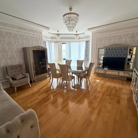 In Baku 131.0 m² apartment is for rent - Image 4