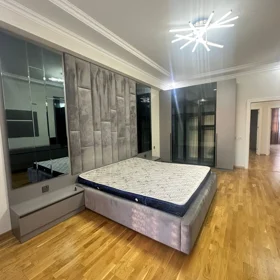 In Baku 110.0 m² apartment is for rent - Image 2