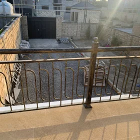 In Baku 195.0 m² house with 5.0 rooms is for sale - Image 2