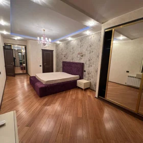 In Baku 200.0 m² apartment is for rent - Image 5