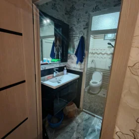 In Baku 90.0 m² house with 4.0 rooms is for sale - Image 2