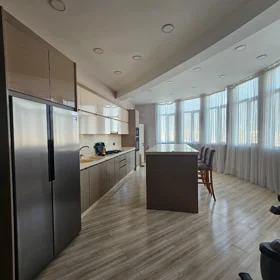 In Baku 145.0 m² apartment is for rent - Image 3