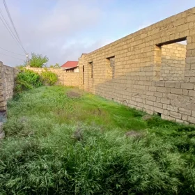 In Baku 140.0 m² house with 4.0 rooms is for sale - Image 2