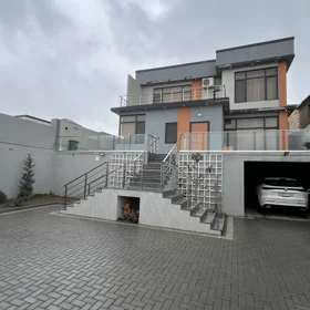 In Baku 250.0 m² house with 6.0 rooms is for sale - Image 2