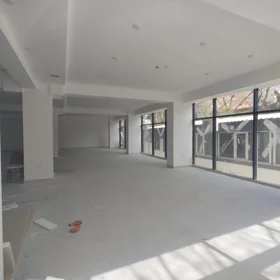 In Baku 350.0 m² commercial is for rent - Image 2