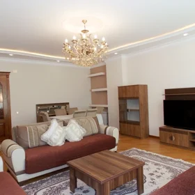 In Baku 140.0 m² apartment is for rent - Image 2