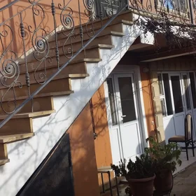 In Baku 170.0 m² house with 7.0 rooms is for sale - Image 2