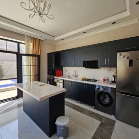 In Baku 220.0 m² house with 6.0 rooms is for sale - Image 3