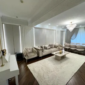 In Baku 200.0 m² apartment is for sale - Image 3