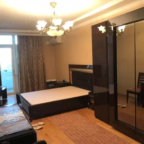 In Baku 135.0 m² apartment is for rent - Image 2