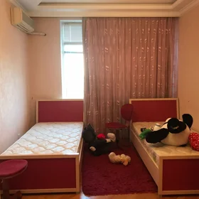 In Baku 135.0 m² apartment is for rent - Image 5