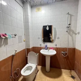 In Baku 65.0 m² apartment is for sale - Image 4