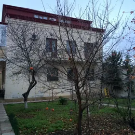 In Baku 200.0 m² house with 7.0 rooms is for sale - Image 2