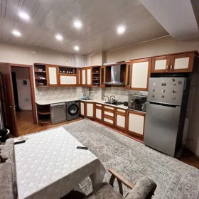 In Baku 194.0 m² apartment is for sale - Image 2