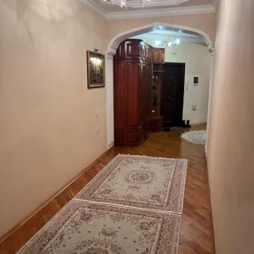 In Baku 194.0 m² apartment is for sale - Image 4