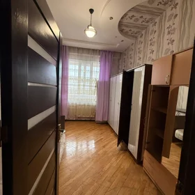 In Baku 98.0 m² apartment is for sale - Image 3