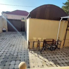 In Baku 226.0 m² house with 6.0 rooms is for rent - Image 2