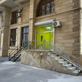 In nan 95.0 m² commercial is for rent - Image 2