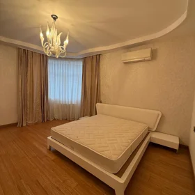 In Baku 180.0 m² apartment is for rent - Image 4