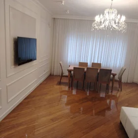 In Baku 150.0 m² apartment is for sale - Image 2