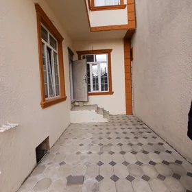 In Baku 130.0 m² house with 4.0 rooms is for sale - Image 2