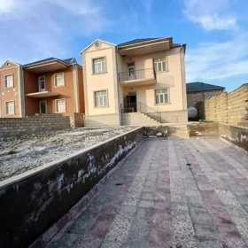 In Baku 220.0 m² house with 6.0 rooms is for sale - Image 2