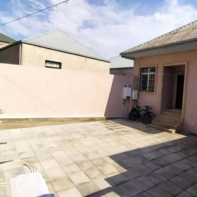 In Baku 65.0 m² house with 3.0 rooms is for sale - Image 2