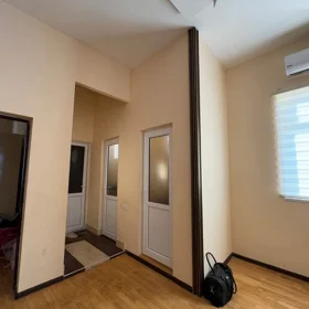 In Baku 320.0 m² house with 7.0 rooms is for sale - Image 3