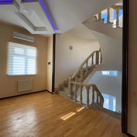 In Baku 320.0 m² house with 7.0 rooms is for sale - Image 5