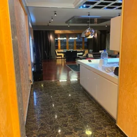 In Baku 220.0 m² apartment is for rent - Image 4