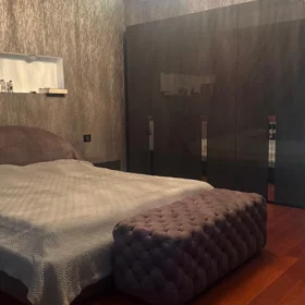 In Baku 170.0 m² apartment is for sale - Image 3