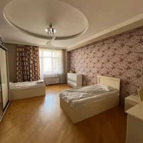 In Baku 150.0 m² apartment is for rent - Image 5
