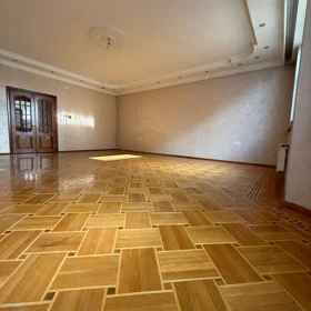 In Baku 165.0 m² apartment is for sale - Image 2