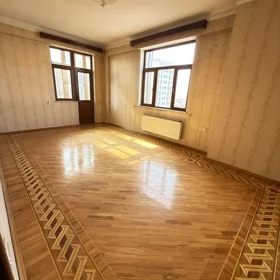 In Baku 165.0 m² apartment is for sale - Image 3
