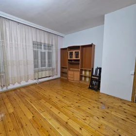 In Baku 200.0 m² house with 4.0 rooms is for rent - Image 2