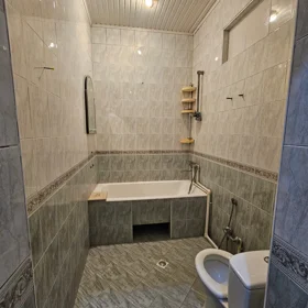 In Baku 200.0 m² house with 4.0 rooms is for rent - Image 3