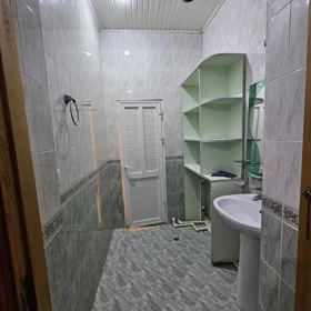 In Baku 200.0 m² house with 4.0 rooms is for rent - Image 4