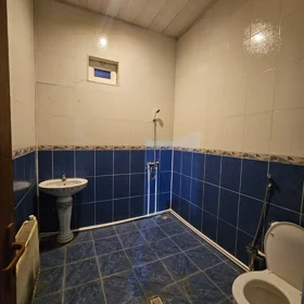 In Baku 200.0 m² house with 4.0 rooms is for rent - Image 5