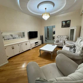In Baku 110.0 m² apartment is for rent - Image 2