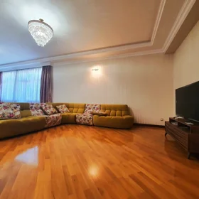 In Baku 170.0 m² apartment is for rent - Image 3
