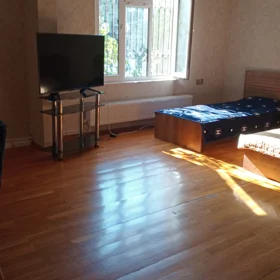 In Baku 100.0 m² house with 4.0 rooms is for sale - Image 2