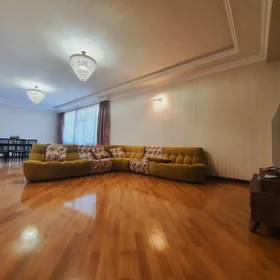 In Baku 170.0 m² apartment is for rent - Image 2